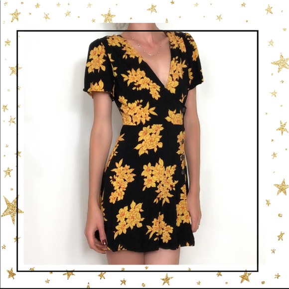 All in Favor Dresses & Skirts - All in Favor Black Floral  wrap mini dress (C5)